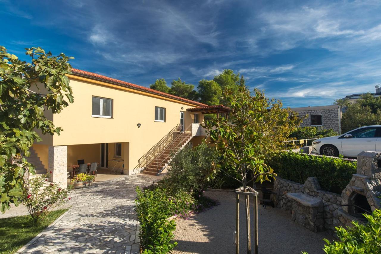 Apartmani Laura Krk Krk Town Exterior photo